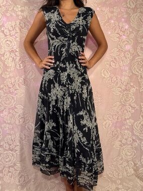 Vintage 100% Silk Jones New York black &
gray floral midi/maxi dress